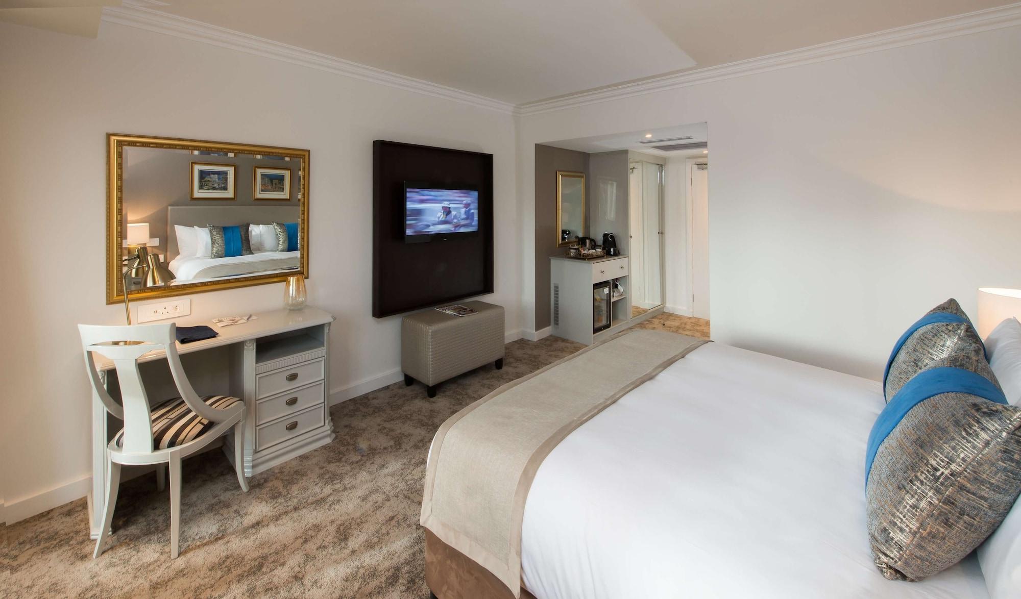 Hotel Le Vendome Cape Town Exterior photo A bedroom at the hotel
