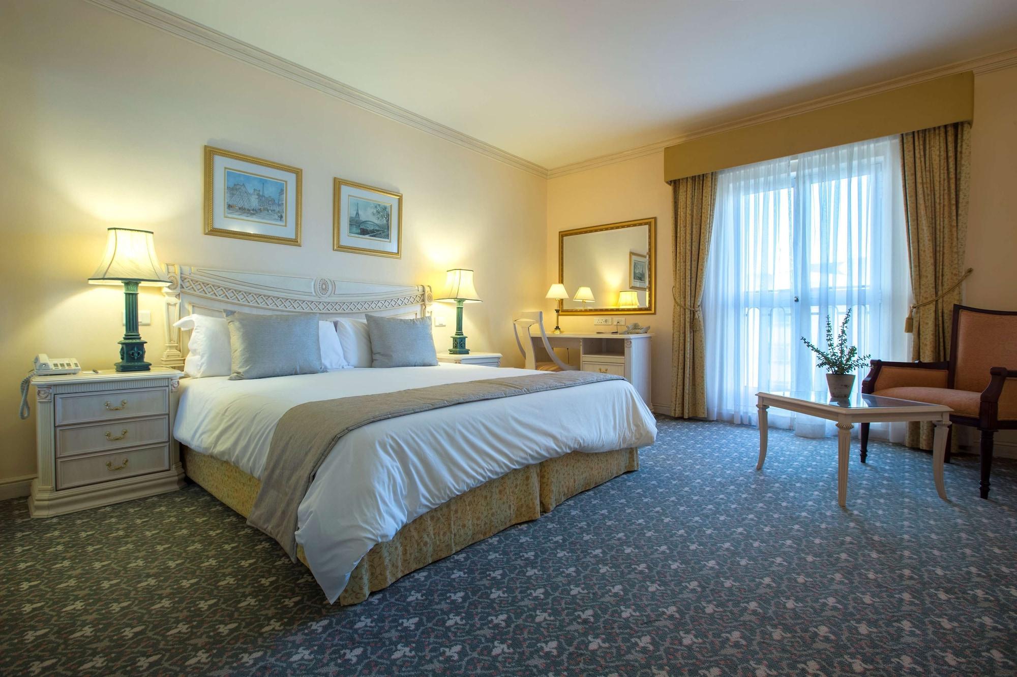Hotel Le Vendome Cape Town Exterior photo A bedroom at the hotel
