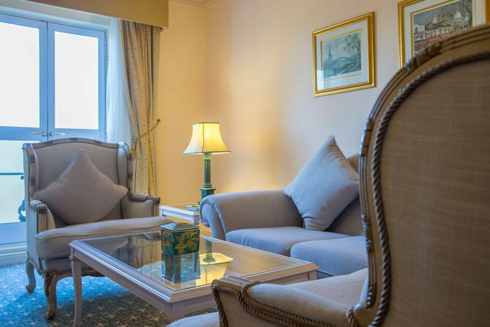 Hotel Le Vendome Cape Town Exterior photo A living room at the hotel