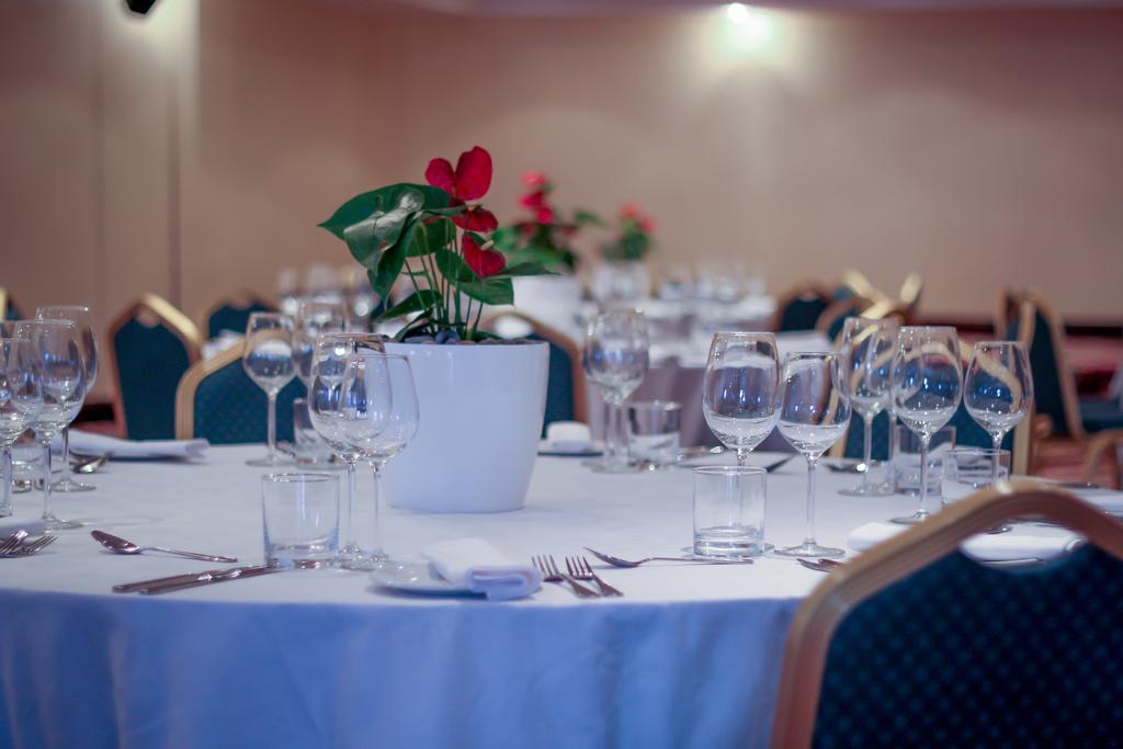 Hotel Le Vendome Cape Town Exterior photo A table set for a formal dinner