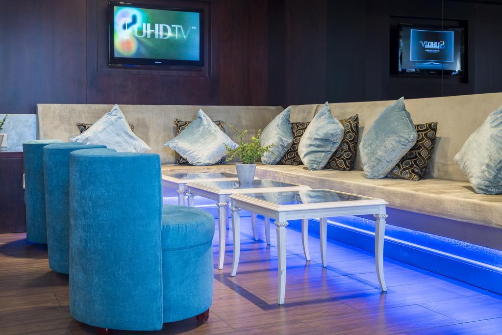 Hotel Le Vendome Cape Town Exterior photo The lounge at the airport