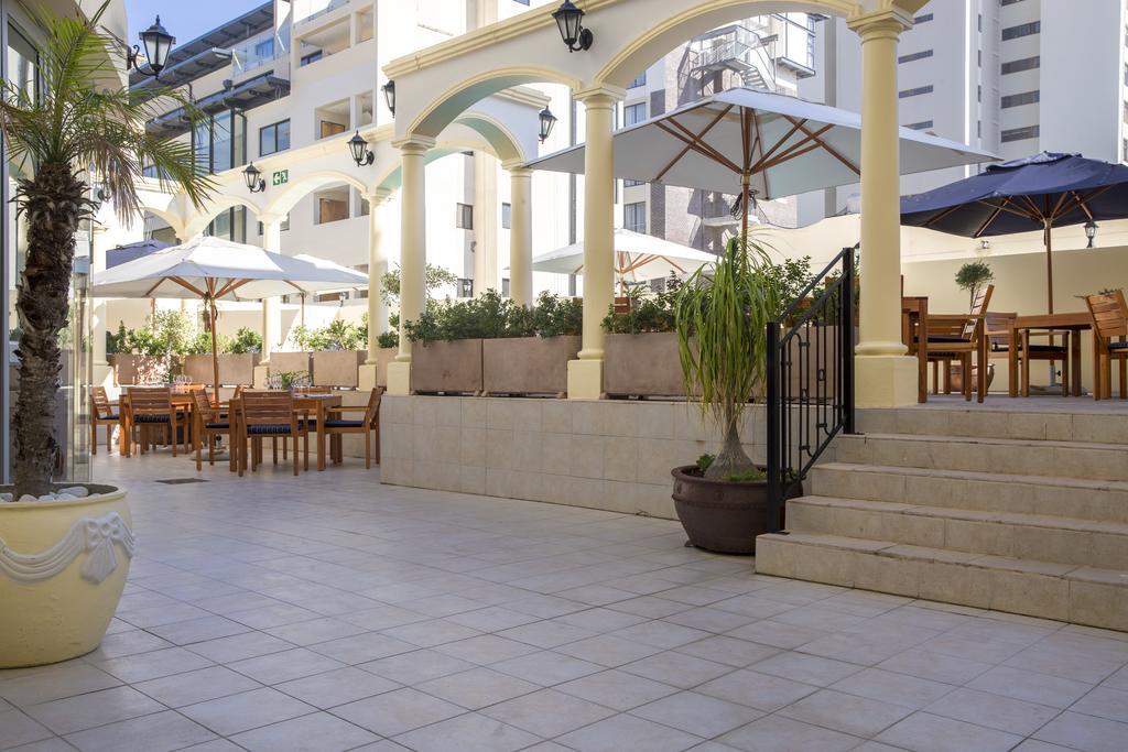 Hotel Le Vendome Cape Town Exterior photo The hotel's courtyard