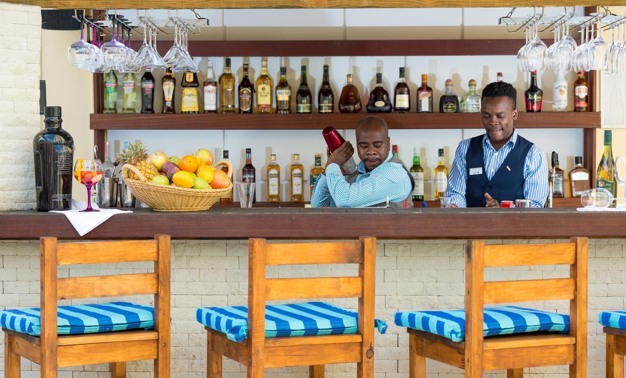 Hotel Le Vendome Cape Town Exterior photo A bar in Kenya