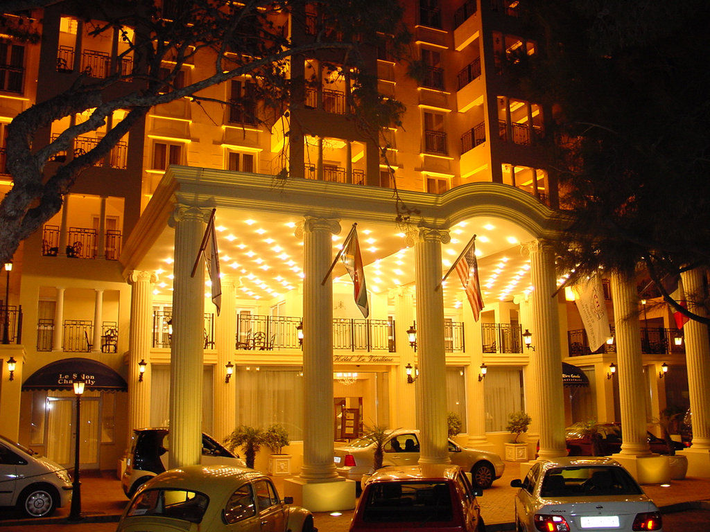Hotel Le Vendome Cape Town Exterior photo The E&O 8 at night